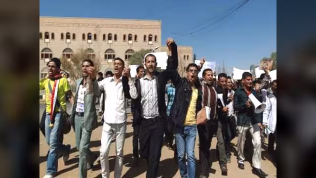 الشباب اليمني يصارع الموت لأجل الحياة