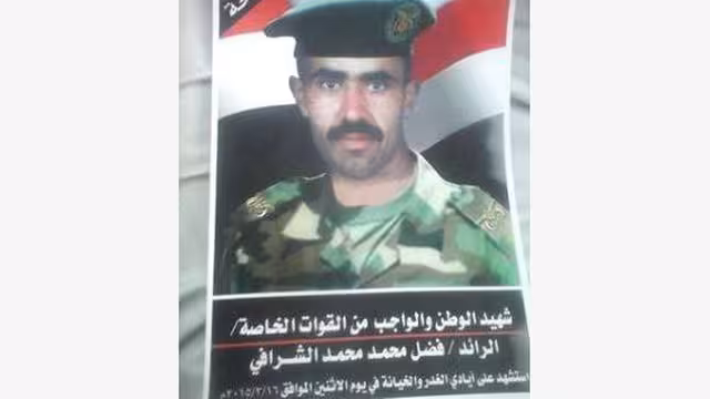 قبائل مديرية القفر يرفضون استلام بنادق من القوات الخاصة في قضية الشهيد الشرافي