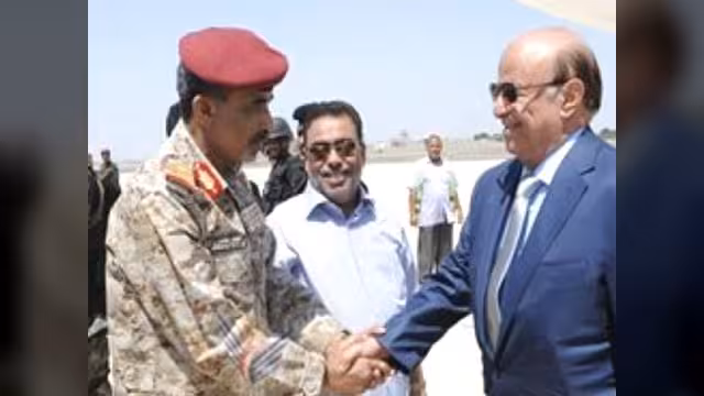 وزير الدفاع يلتقي هادي والسفير الأميركي في عدن