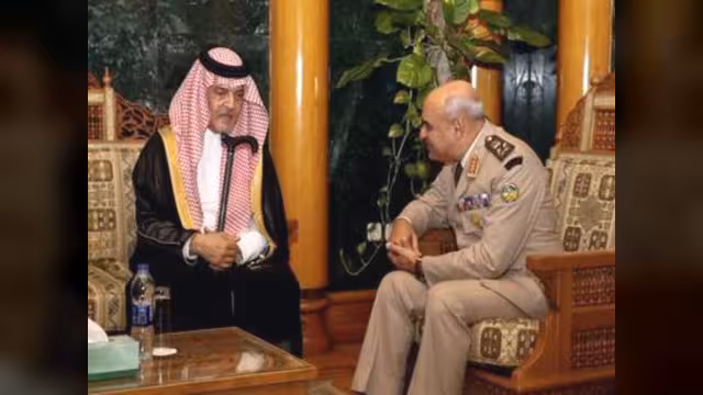 وزير الدفاع المصري في باكستان لبحث الملف اليمني