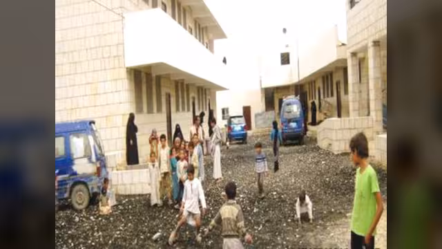 النزوح يحوّل الأرياف إلى مدن ويزيد الأزمات في اليمن