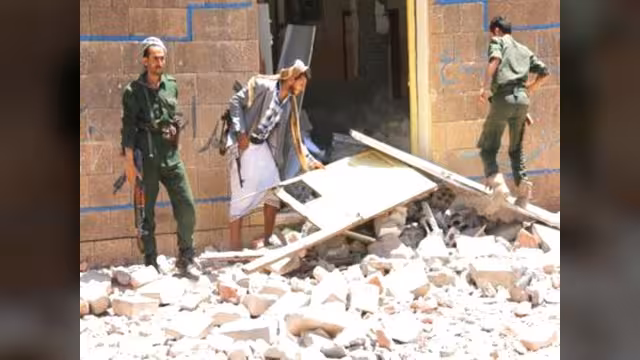 غارات على صنعاء وكيري يدعو "الحوثيين" للعودة للحوار