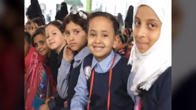 تلاميذ اليمن معلّقون