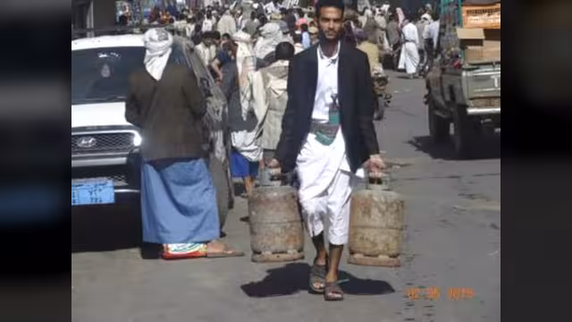 اليمن بعد الهدنة... طوابير وأسعار مرتفعة وسوق سوداء