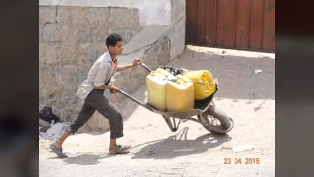 اليمنيون يبحثون عن بدائل لمياه الشرب الملوثة