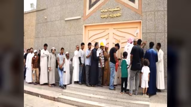 مليون عامل يمني مخالف في السعودية يترقّبون تصحيح أوضاعهم