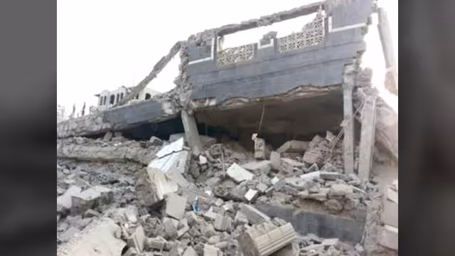 الحوثيون يفجرون منزل عضو بوفد الحكومة لمحادثات جنيف