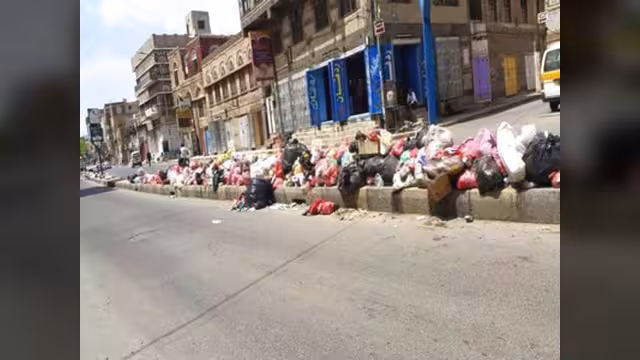 رمضان اليمن.. عطش وظلام وتلال قمامة