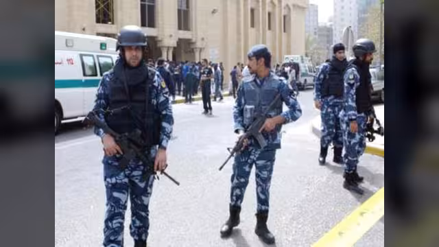 الكويت تعتقل مشتبهاً بهم في تفجير مسجد الإمام الصادق