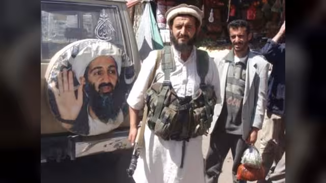 "القاعدة" يثبّت وجوده في المكلا... ويتخلى عن التوسّع