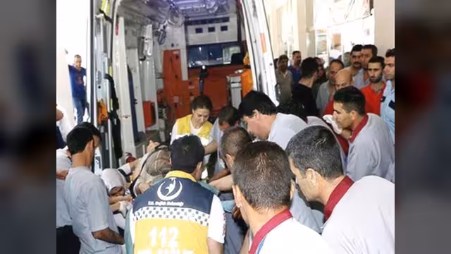 مقتل 30 شخص وإصابة 104 آخرين في تفجير بمدينة شانلي إورفا التركية