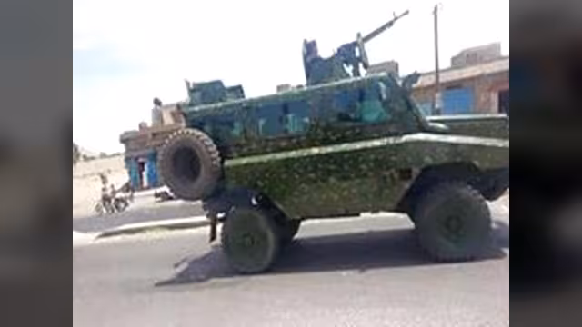 مقتل 9 جنود في انفجار سيارة مفخخة بحضرموت