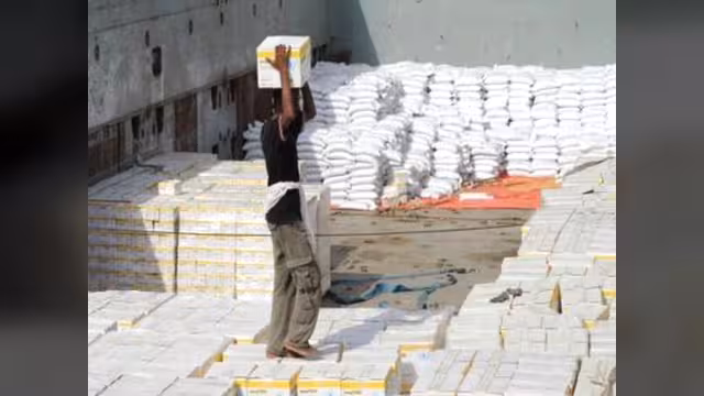 تحويل مسار الوقود والغذاء يزعج سكان صنعاء