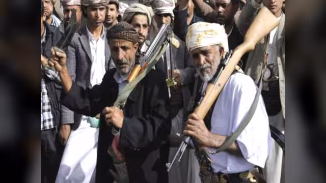 الحوثيون وصالح يتحسبون لمعركة الشمال: إعادة انتشار واعتقالات