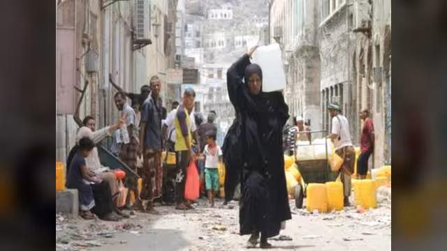 الاقتصاد اليمني محاصَر برّاً وبحراً وجوّاً
