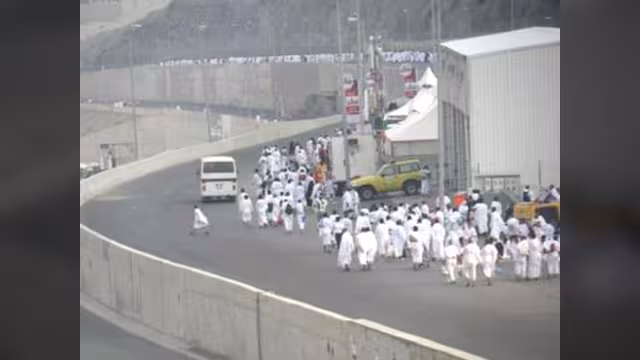 الحجاج يبيتون بمنى استعدادا للركن الأعظم