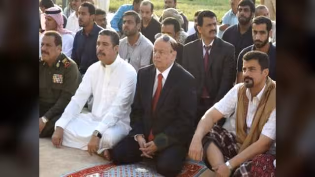 هل يتوارى هادي ويتقدم بحاح إلى الواجهة؟