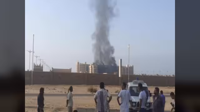 هجوم بالصواريخ على مقر إقامة حكومة بحاح بعدن