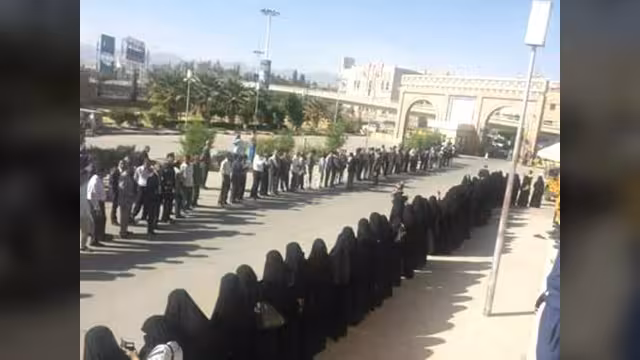 محافظ البنك المركزي يعود لمزاولة مهامه والموظفون يستقبلونه بإحتفاء كبير