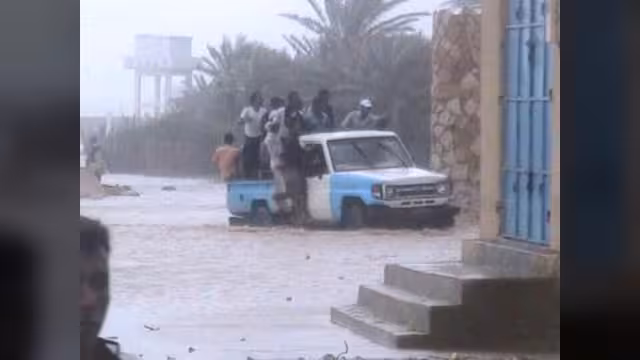 تشابالا يُغرق عشرات المنازل شرق سقطرى