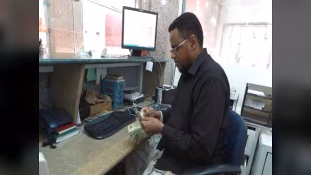 المركزي اليمني يعيد فتح شركات الصرافة المغلقة