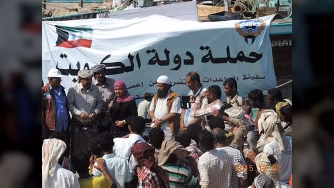 توزيع 300 طن من المساعدات الإغاثية الكويتية بسقطرى
