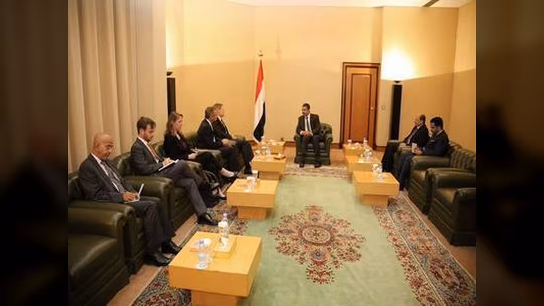بحاح يبحث مع سفيري أمريكا وبريطانيا ملفات الإرهاب وحوار جنيف2