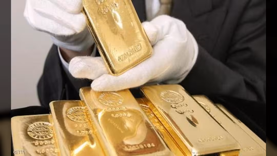 أسعار الذهب تنزل مع صعود الأسهم