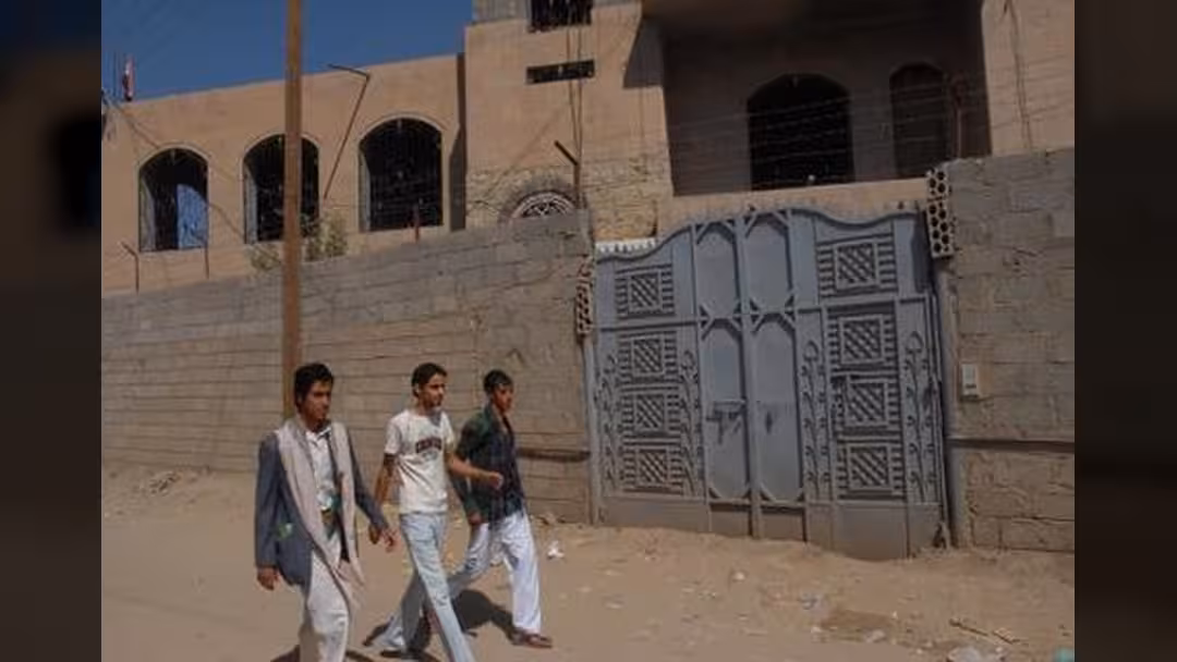 السلطة والمال يعزلان فقراء اليمن عن أغنيائها