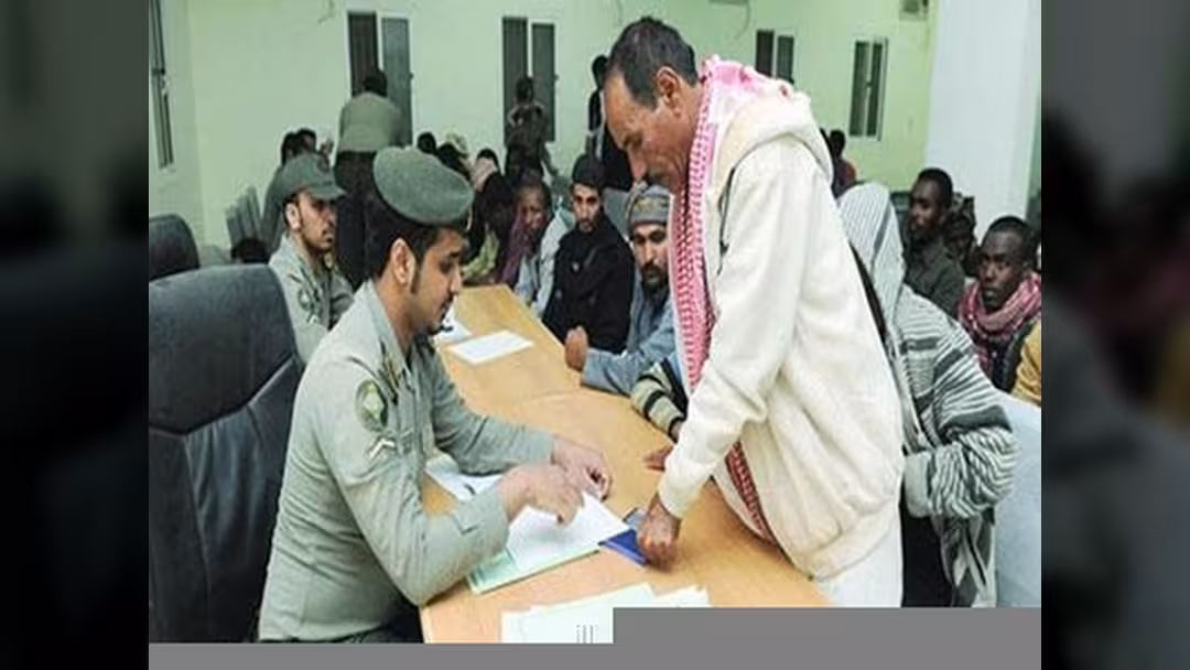 ولي العهد السعودي يوجه بالتمديد 6 أشهر لحاملي هوية زائر اليمنيين في السعودية