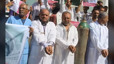 مستشفى الثورة بتعز يندد بالحصار ويناشد المنظمات سرعة توفير الإمدادات الطبية
