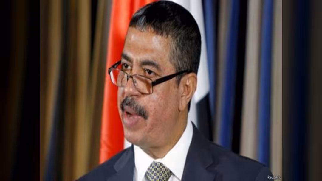 بحاح يصل قطر في زيارة رسمية