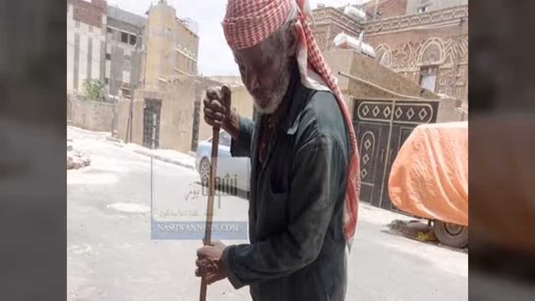 عمال النظافة في اليمن يهددون بإضراب شامل