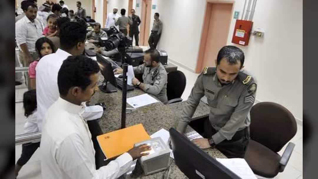 الجوازات السعودية تعلن التمديد لأكثر 420 ألف يمني وتواصل خدمة (ابشر)