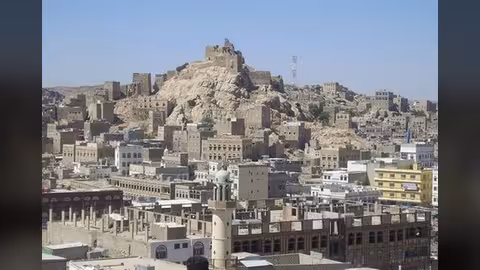 سيارة مفخخة تستهدف مقر إدارة الأمن في البيضاء