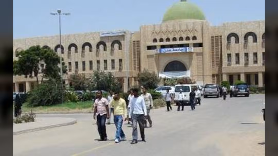 جامعة عدن تعلق الدراسة في جميع كلياتها