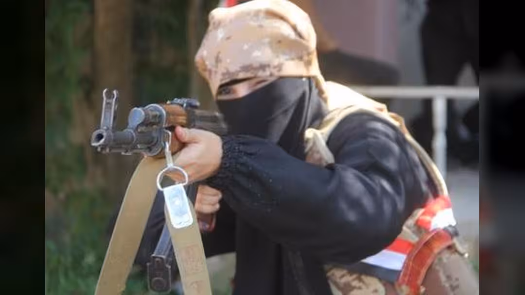 يمنيات مقاتلات.. المساواة مع الرجال في قلب الحرب