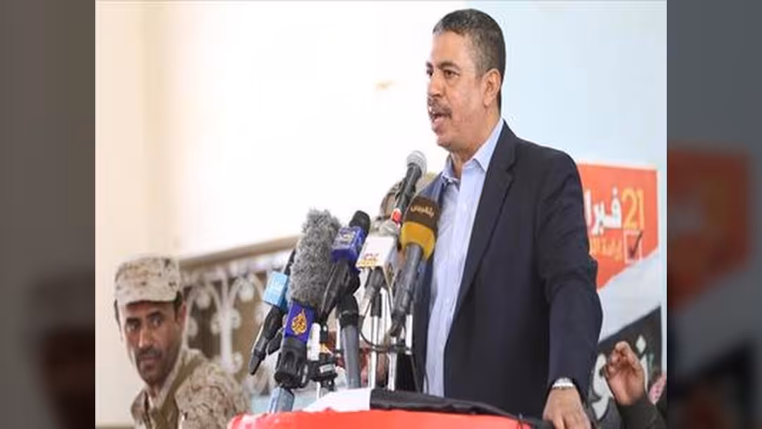 "بحاح" يرفض تعديلات الرئيس "هادي" على حكومته ويصفها ب"غير الدستورية"