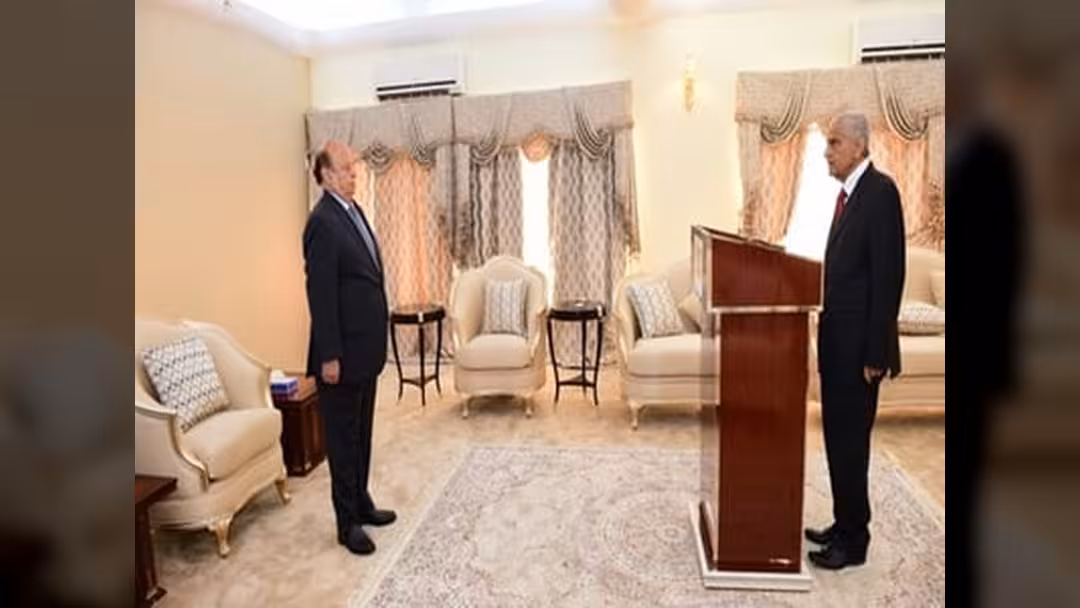 بعد سقوط مدينتي جعار وزنجبار بيد القاعدة.. عرب يؤدي اليمين الدستورية