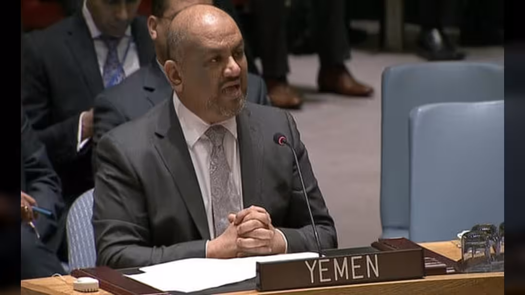 اليماني يتّهم الحوثيين بعرقلة وصول المواد الغذائية