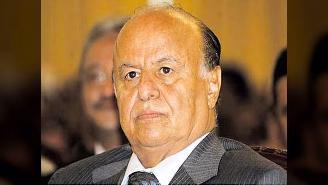 هادي يصدر قرارين بتعيين قائداً للمنطقة العسكرية الخامسة ومستشار لوزير الدفاع