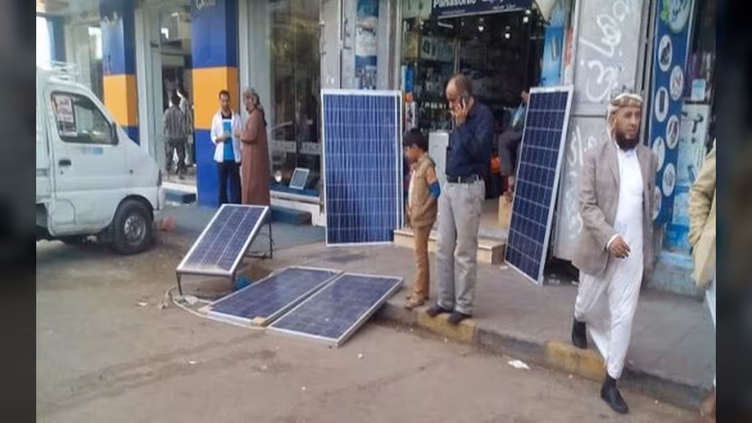 اليمنيون يلجأون لأنظمة الطاقة الشمسية لتوليد الكهرباء