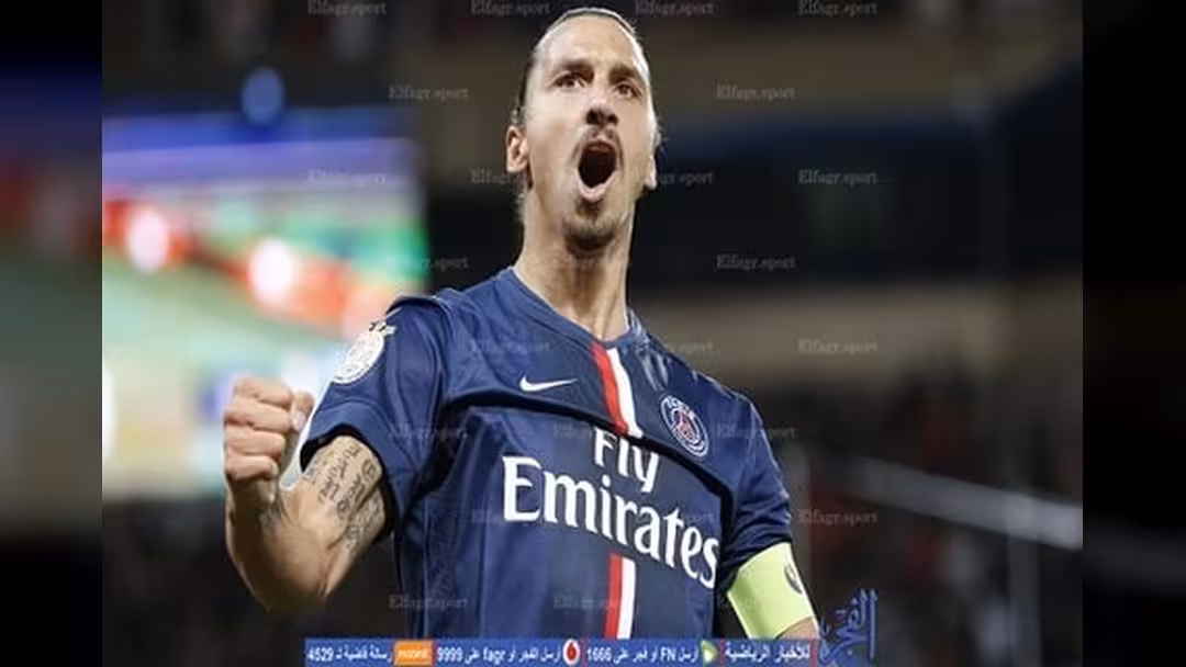 بالفيديو...إبراهيموفيتش يعود لهوايته.. بهدف صاروخي!