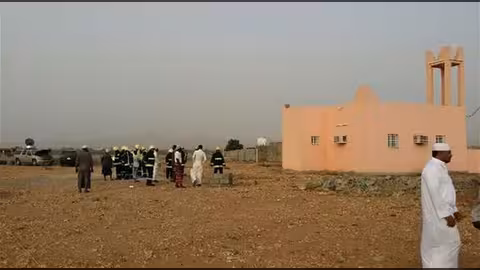 إصابة سعودي و3 مقيمين جراء سقوط قذيفة من الأراضي اليمنية