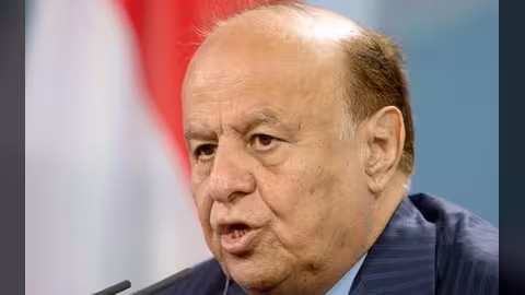 هادي يتفقد مطار عدن الدولي