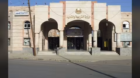 أكاديميون ودعاة يحذرون من مخاطر تغيير الحوثي لمناهج التعليم