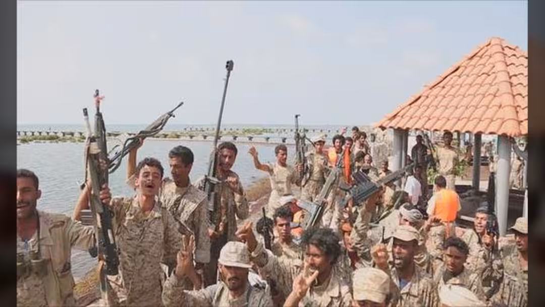 تواصل الاشتباكات المسلحة في ميدي بمحافظة حجة (تفاصيل)