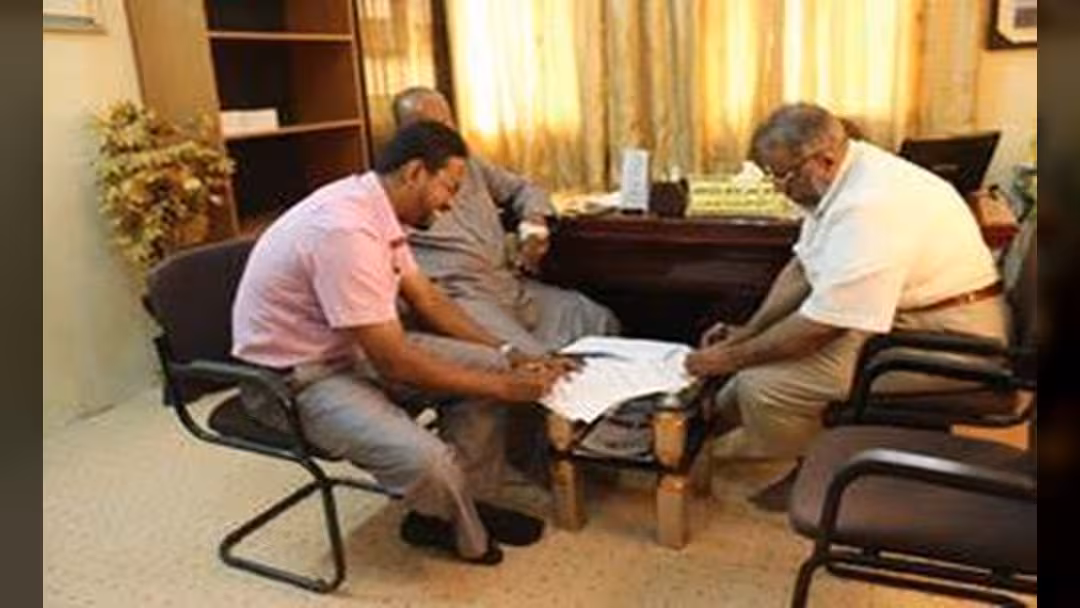توقع اتفاقية لتدشين المخيم الطبي المجاني الاول للعيون بسيئون