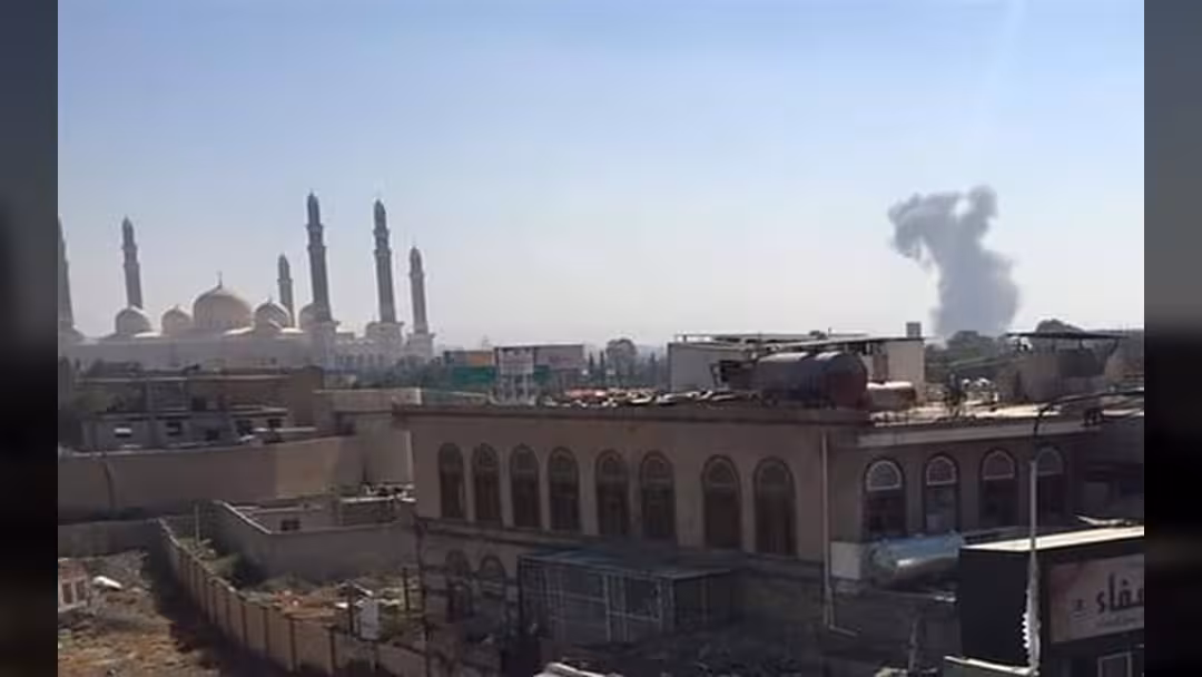 غارات مكثّفة للتحالف في صنعاء وخمس محافظات أخرى
