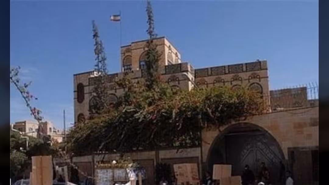 التحالف ينفي استهداف سفارة إيران بصنعاء